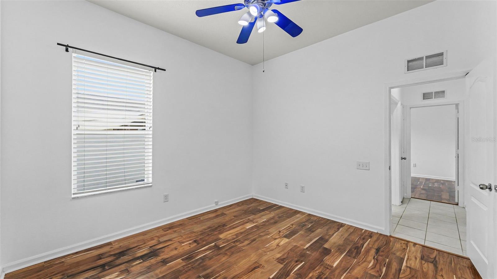 2041 HEARTLAND CIR — photo 31