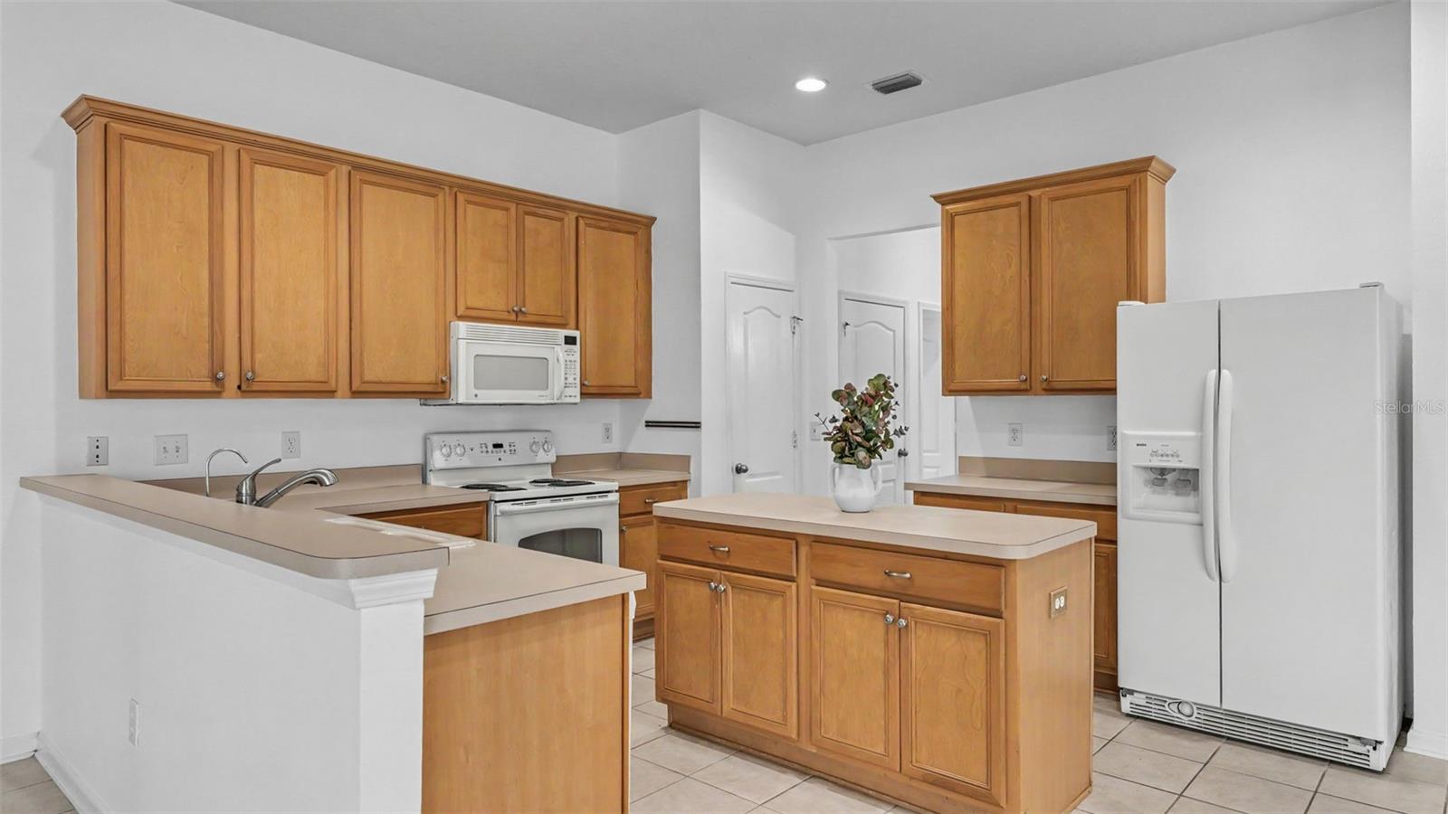 2041 HEARTLAND CIR — photo 24