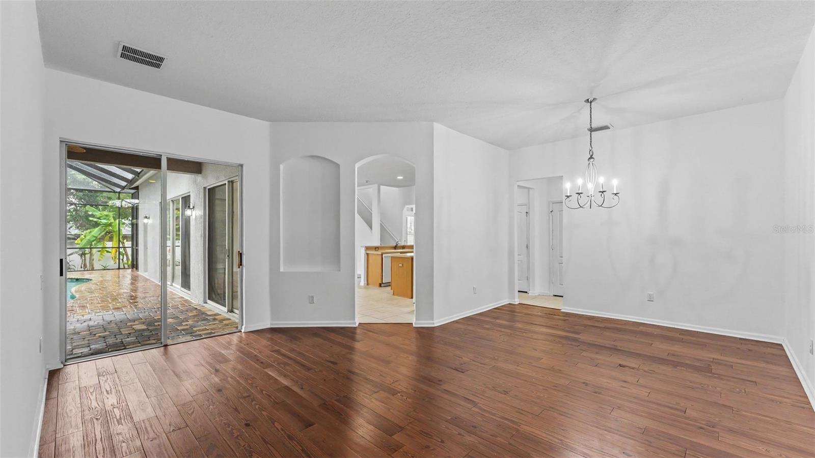 2041 HEARTLAND CIR — photo 9