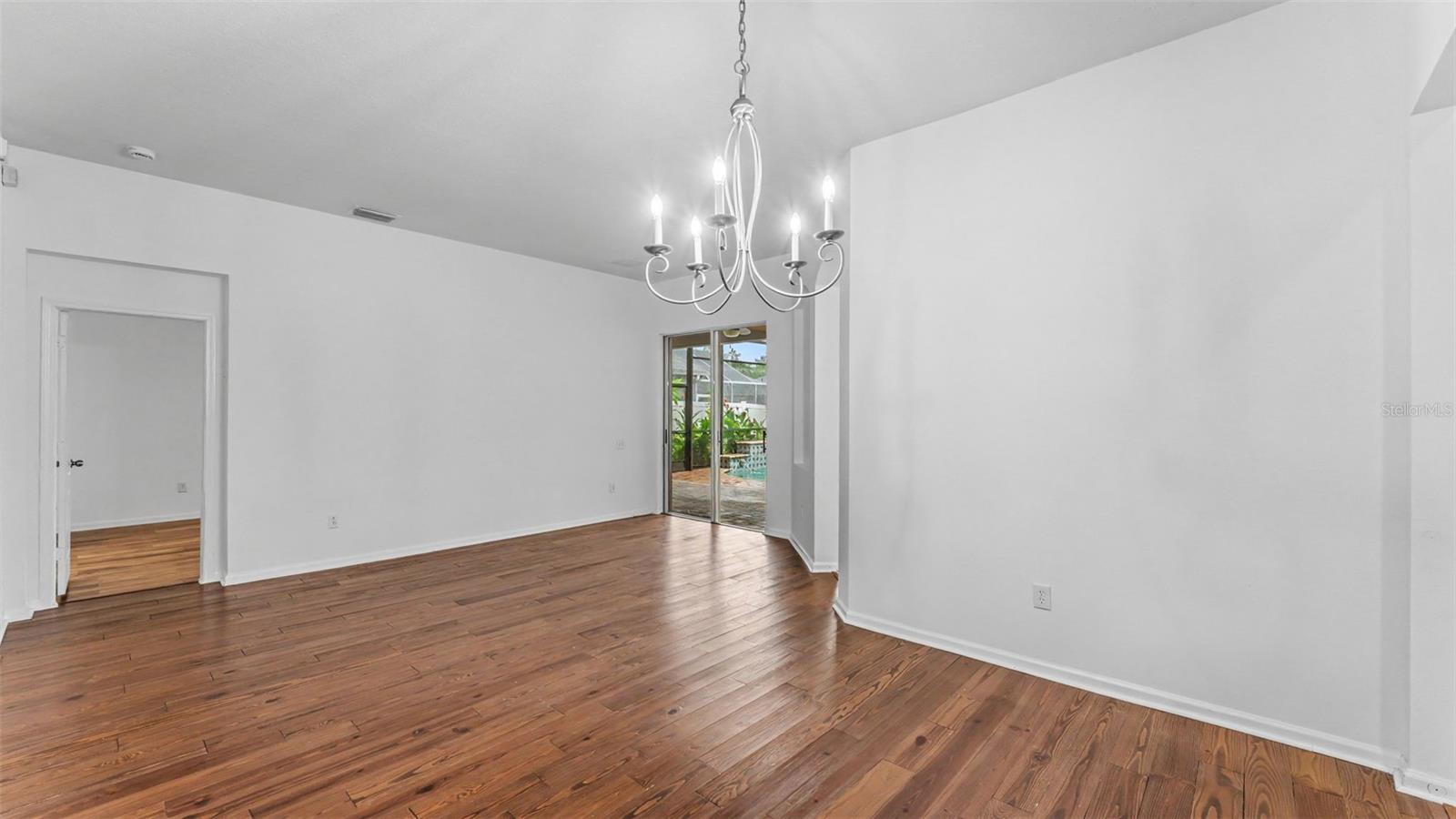 2041 HEARTLAND CIR — photo 20