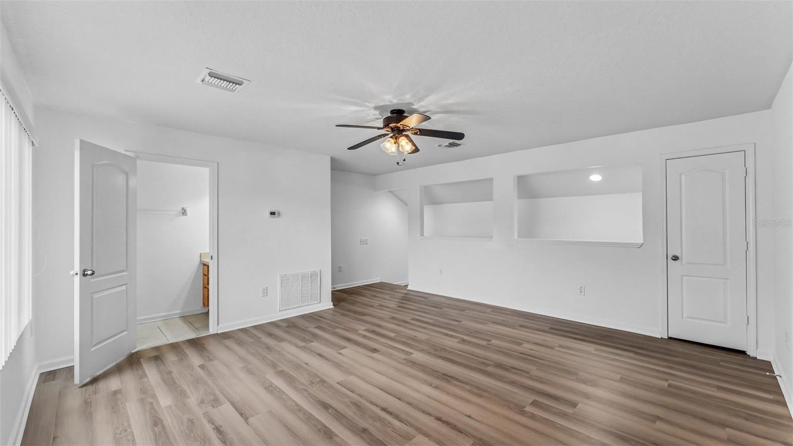 2041 HEARTLAND CIR — photo 46