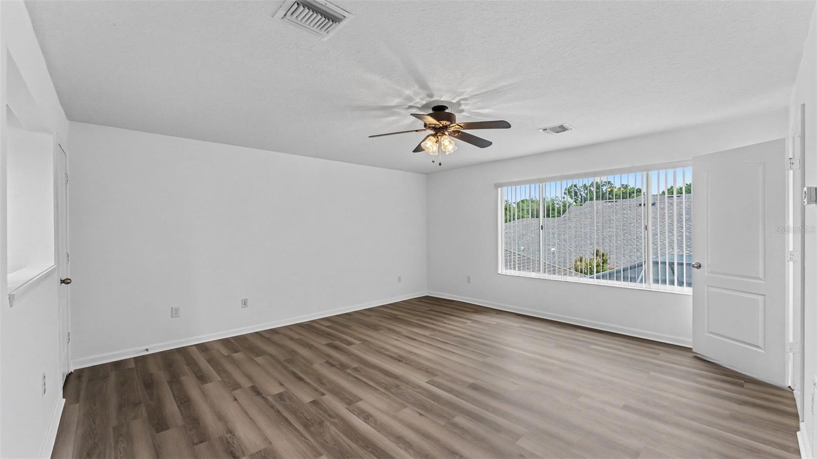 2041 HEARTLAND CIR — photo 44