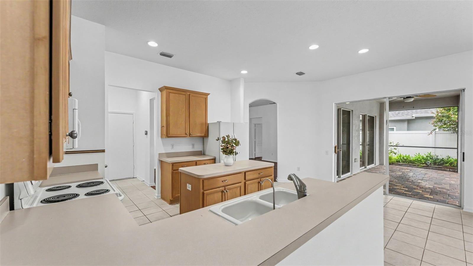2041 HEARTLAND CIR — photo 10