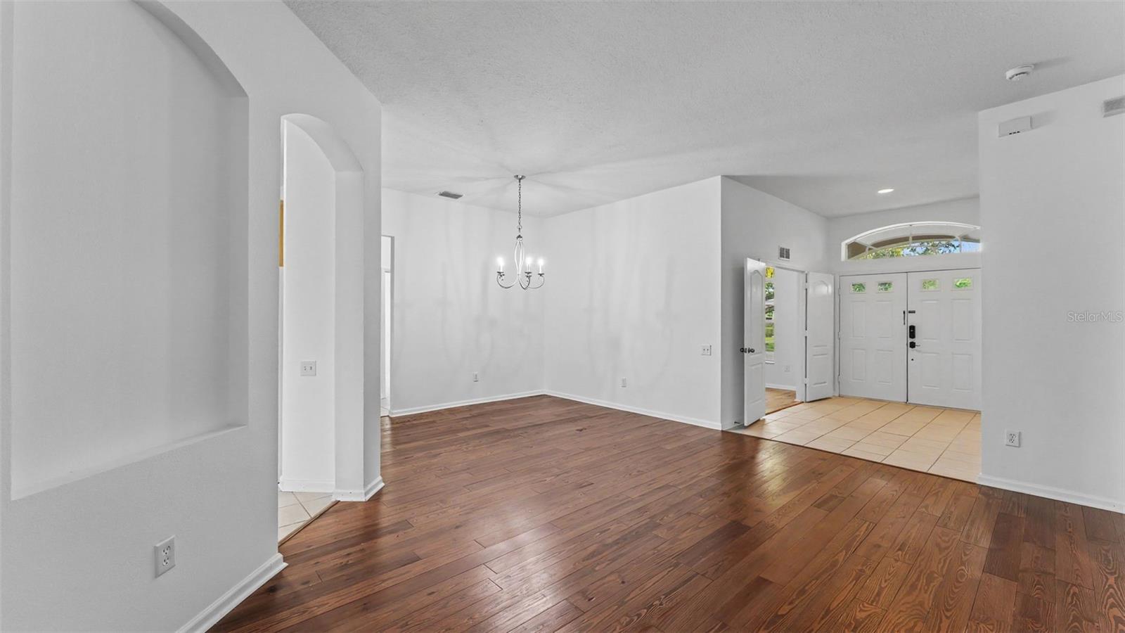2041 HEARTLAND CIR — photo 18