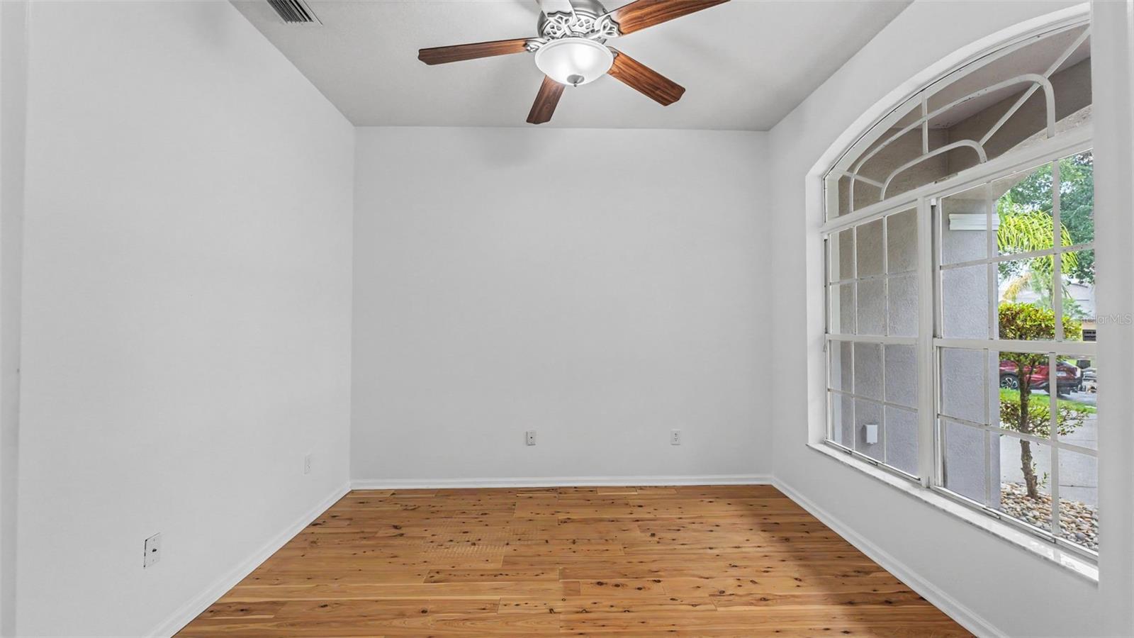 2041 HEARTLAND CIR — photo 21