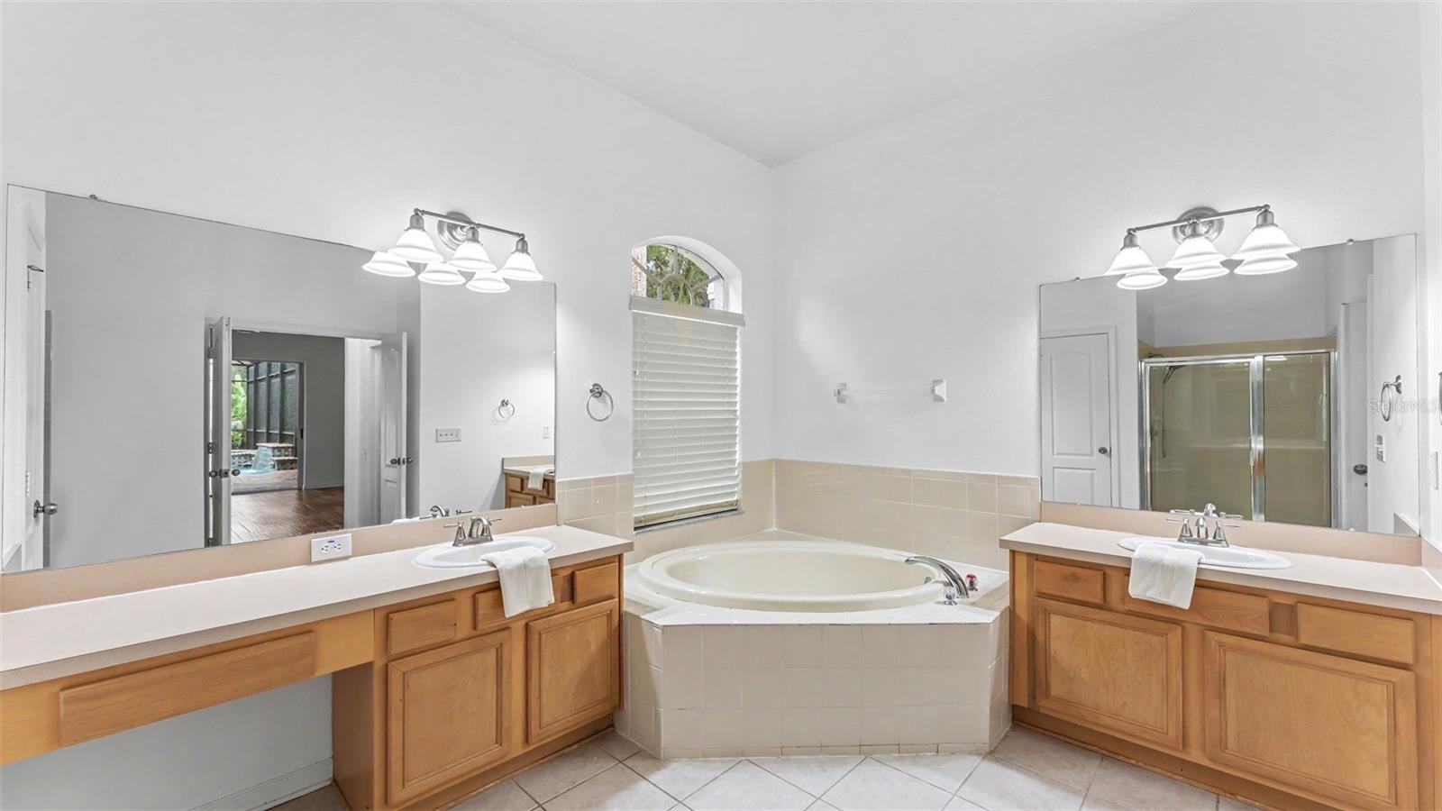 2041 HEARTLAND CIR — photo 42