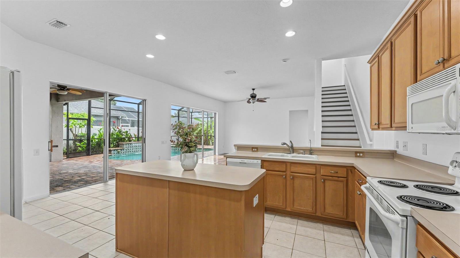2041 HEARTLAND CIR — photo 25