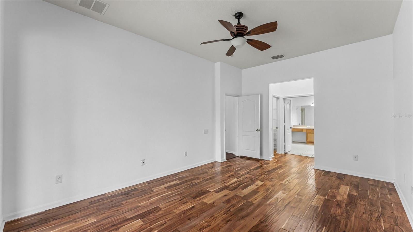 2041 HEARTLAND CIR — photo 41