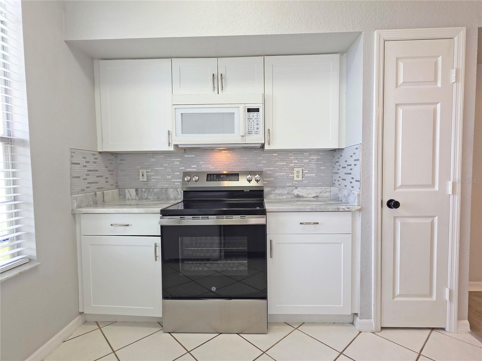 9018 LAKE CHASE ISLAND WAY #9018 — photo 10