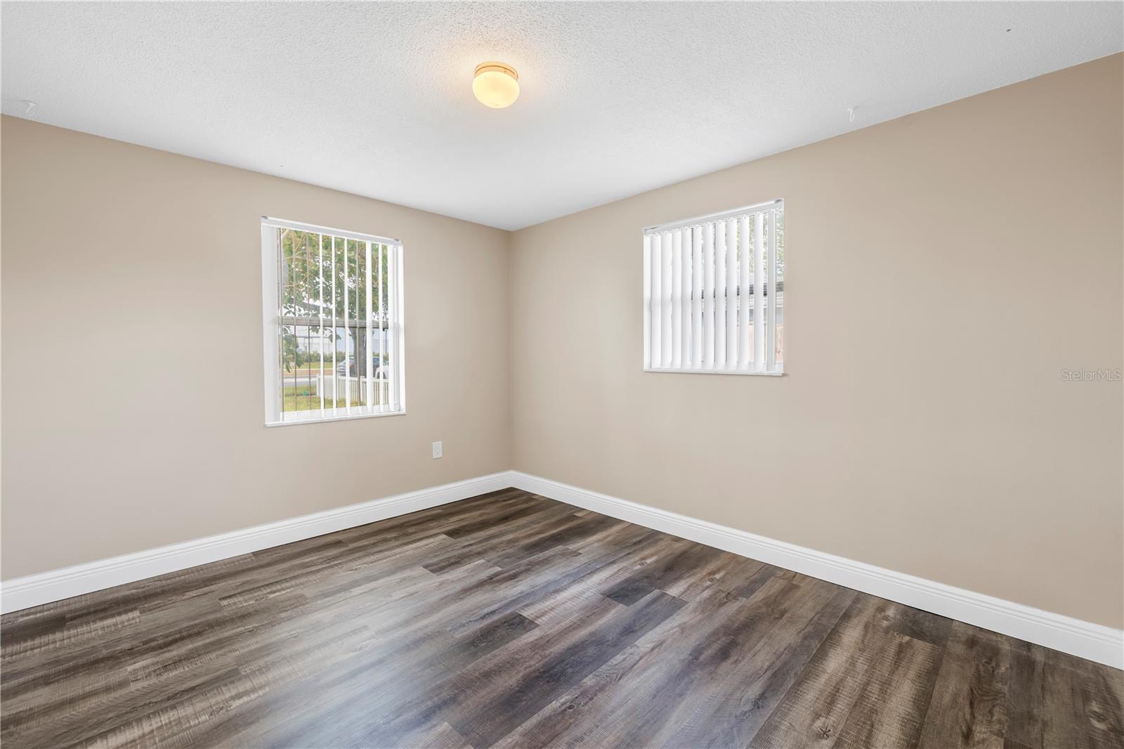 518 62ND AVE NE — photo 18