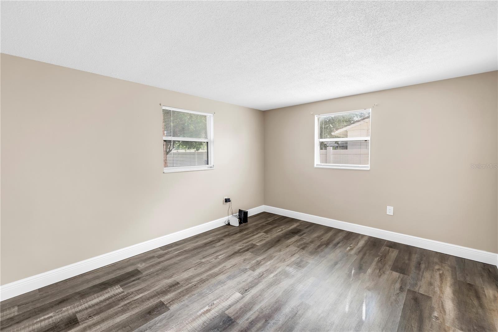 518 62ND AVE NE — photo 14