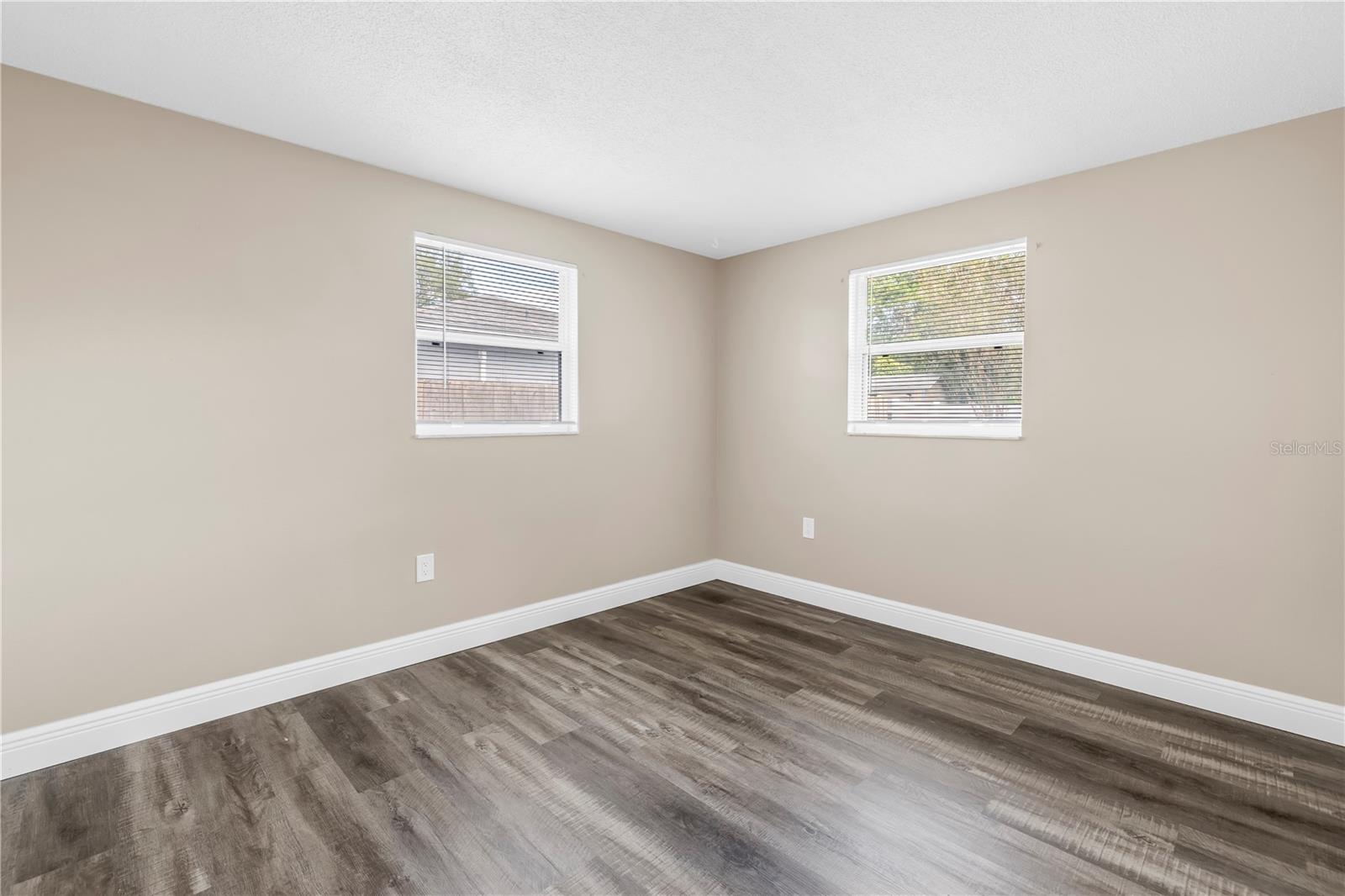 518 62ND AVE NE — photo 24