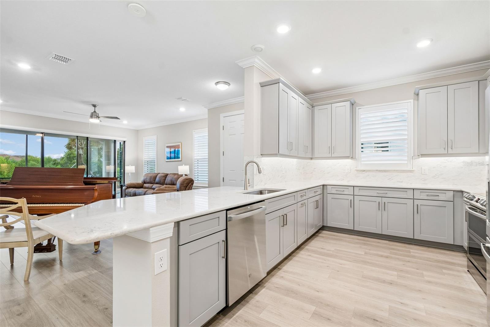 4618 ROSATTI RD — photo 8