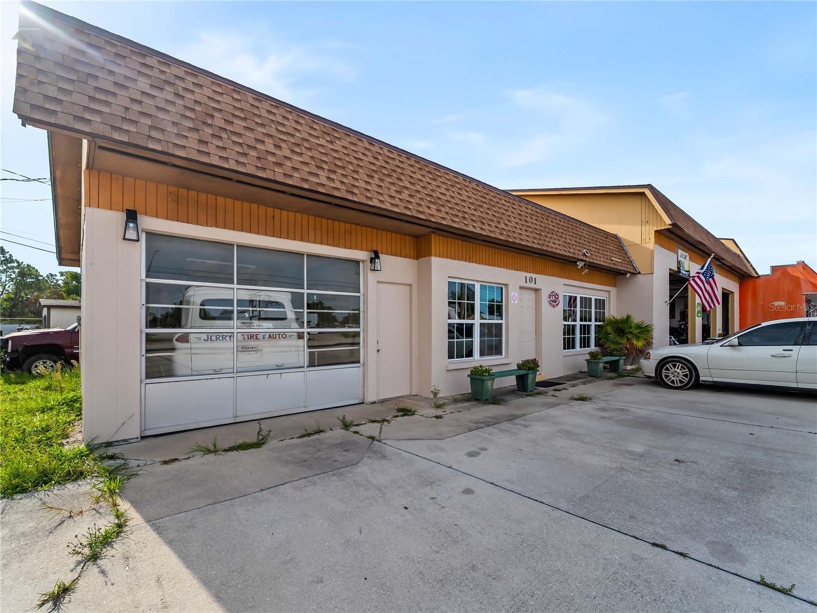 101 S INDIANA AVE — photo 7
