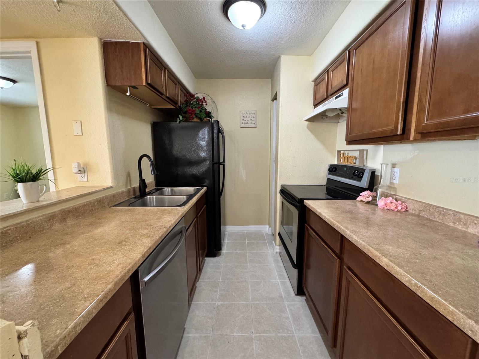 202 RED MAPLE PL #202 — photo 6