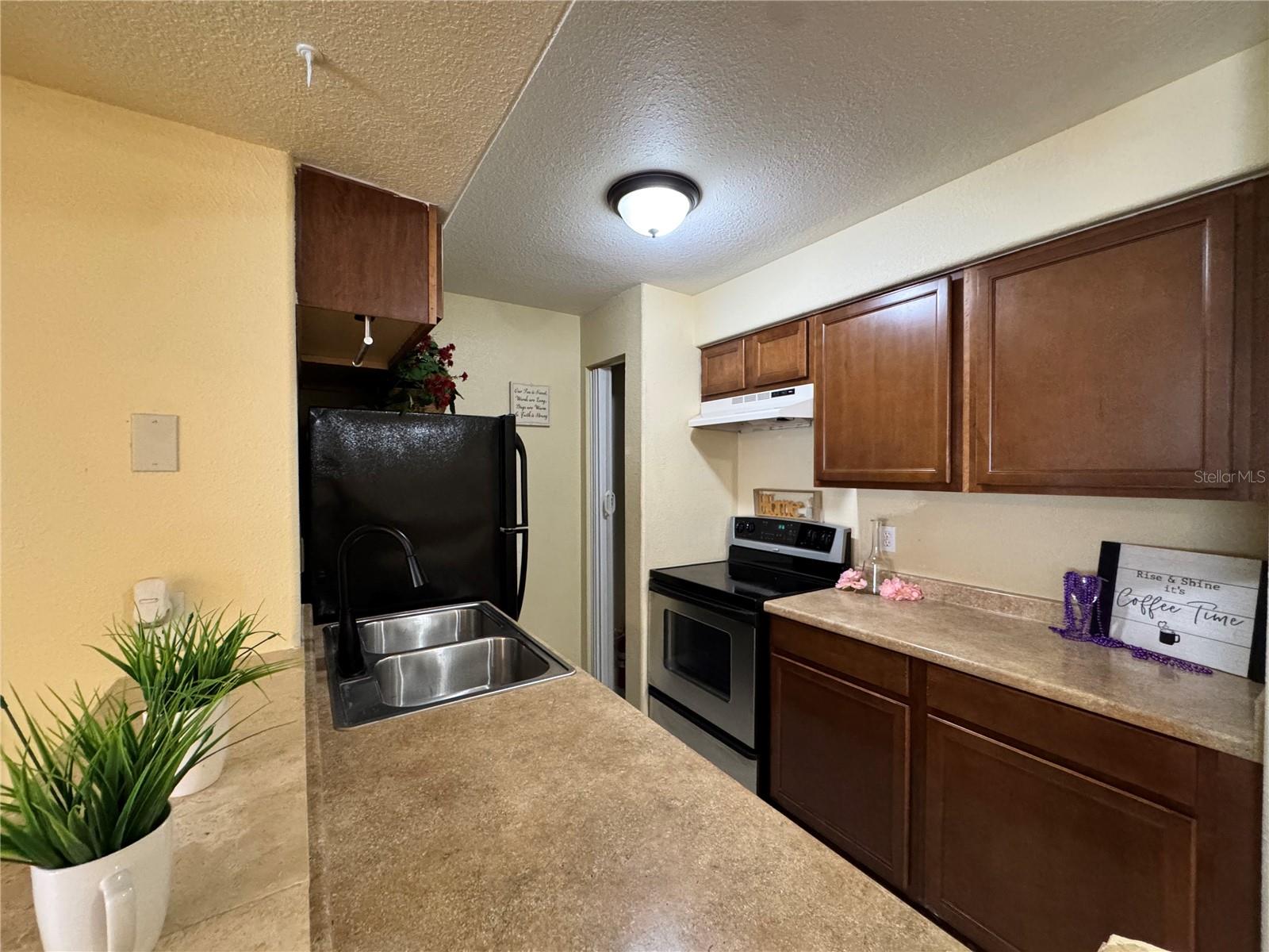 202 RED MAPLE PL #202 — photo 9