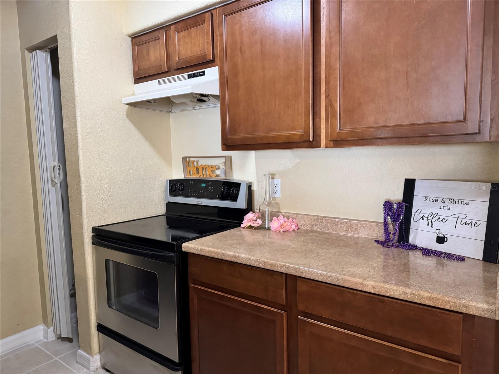 202 RED MAPLE PL #202 — photo 8