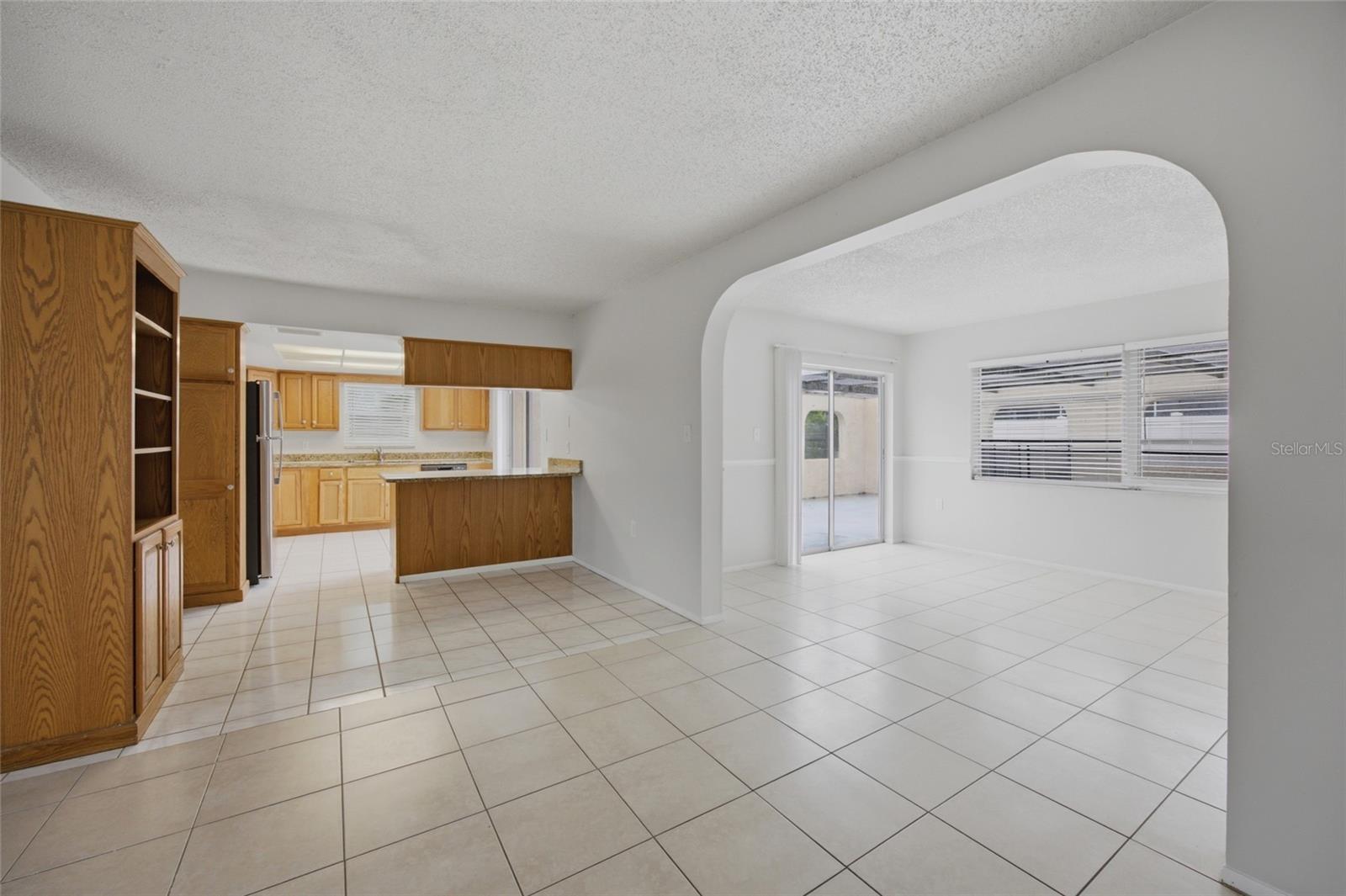8207 DEDHAM DR — photo 6