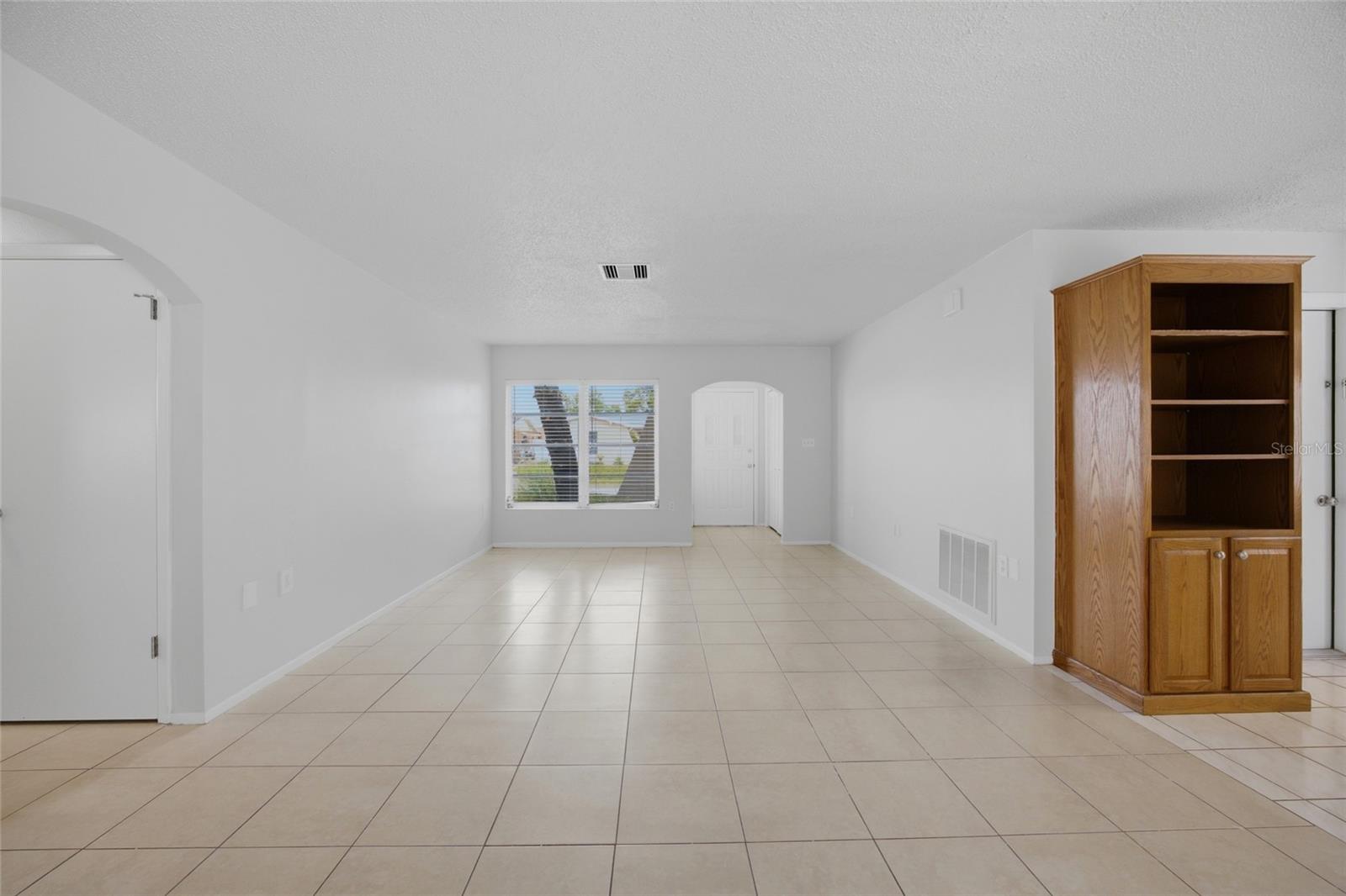 8207 DEDHAM DR — photo 5