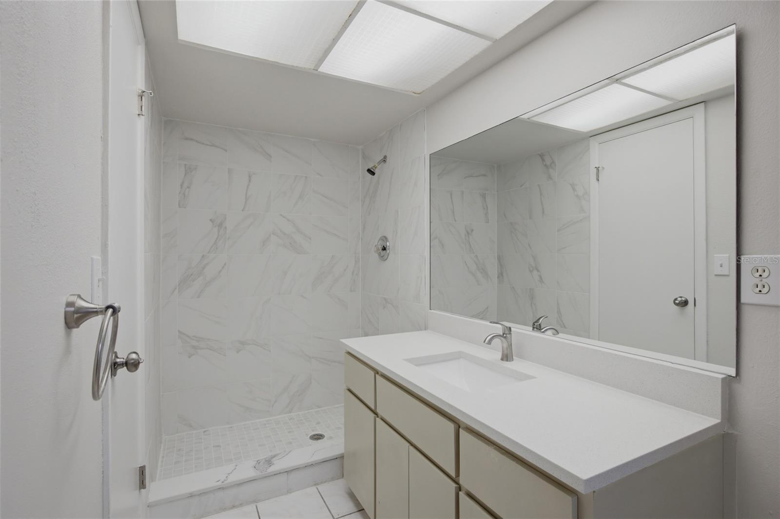 8207 DEDHAM DR — photo 12