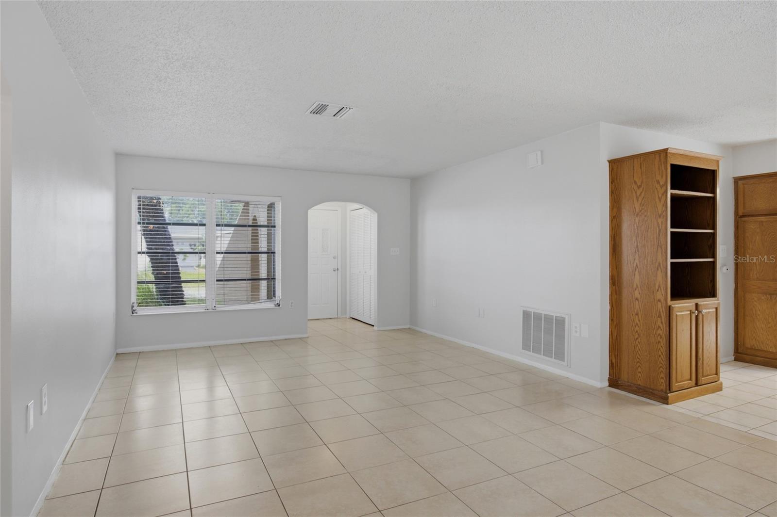 8207 DEDHAM DR — photo 7