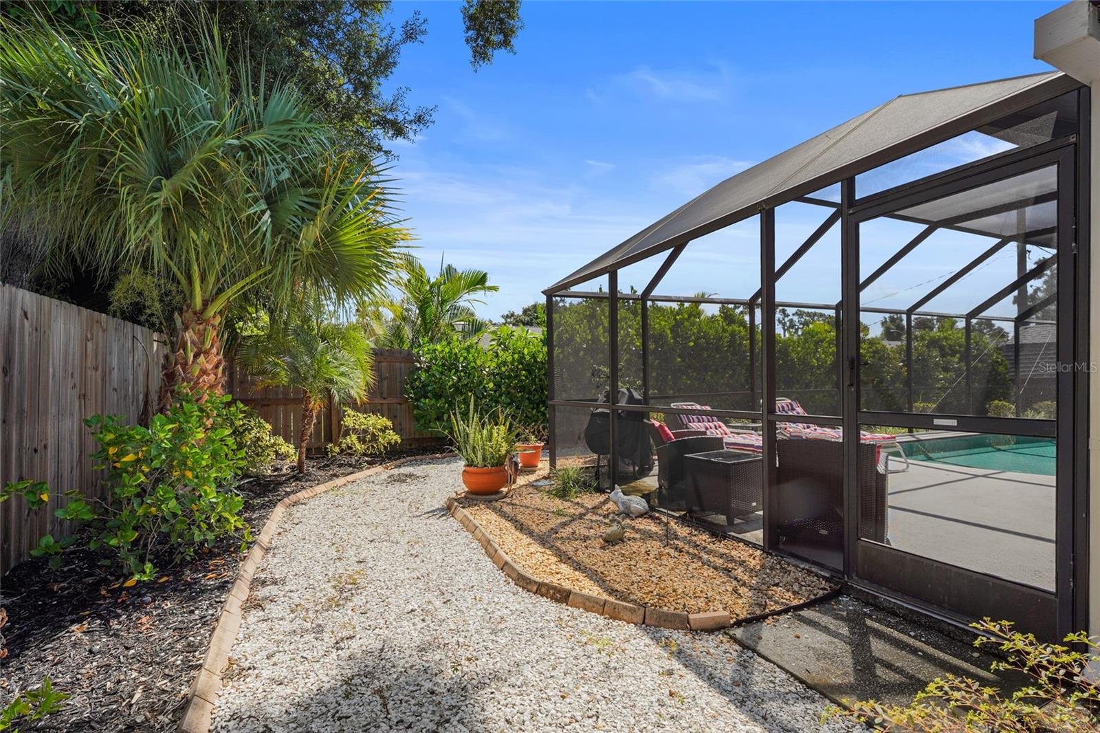 4215 PANDORA RD — photo 44