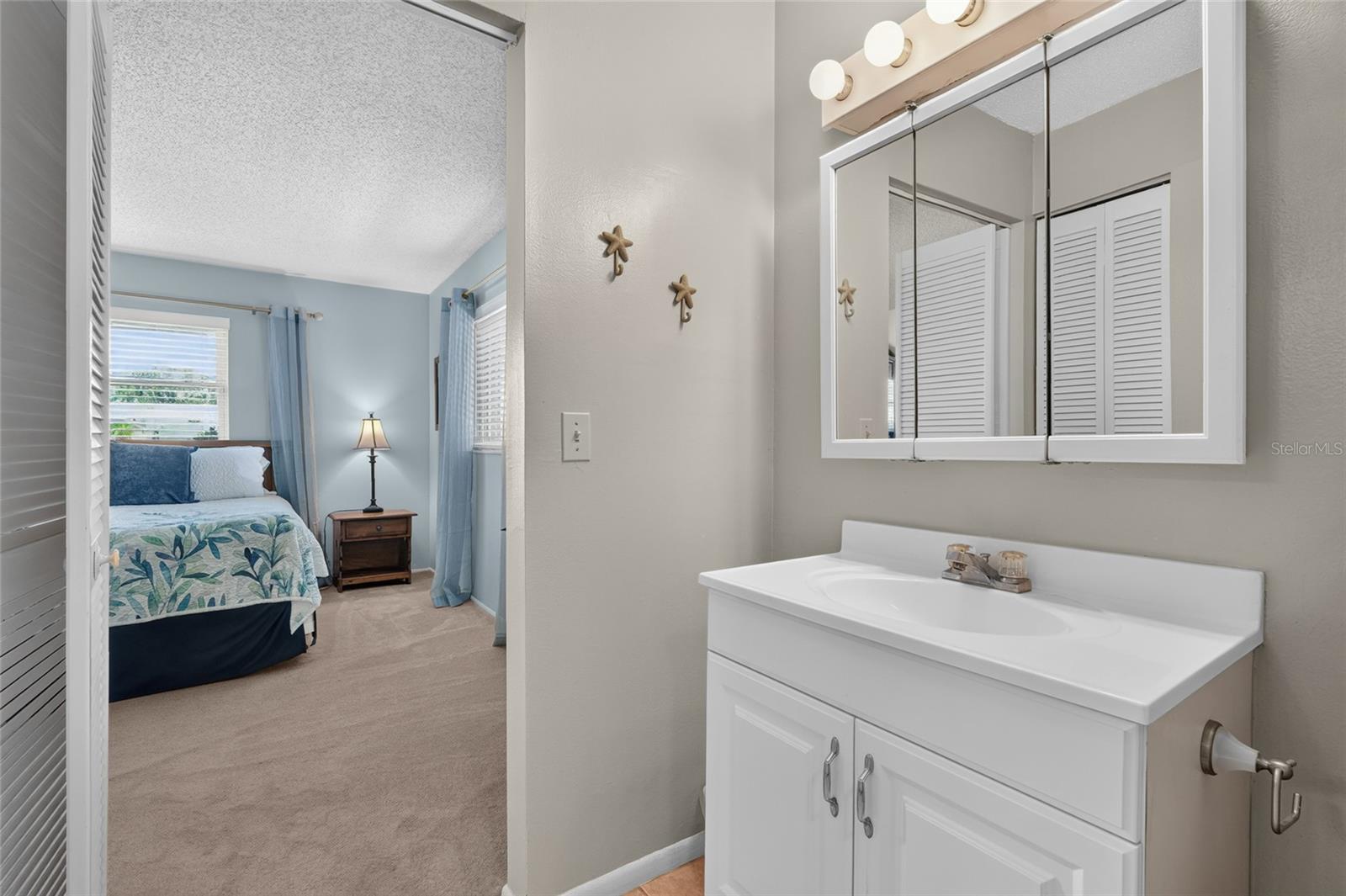 4215 PANDORA RD — photo 16