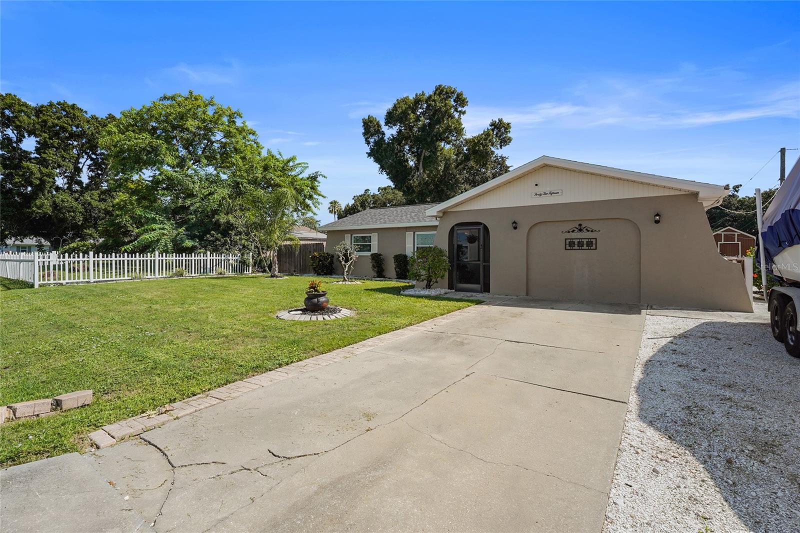 4215 PANDORA RD — photo 46
