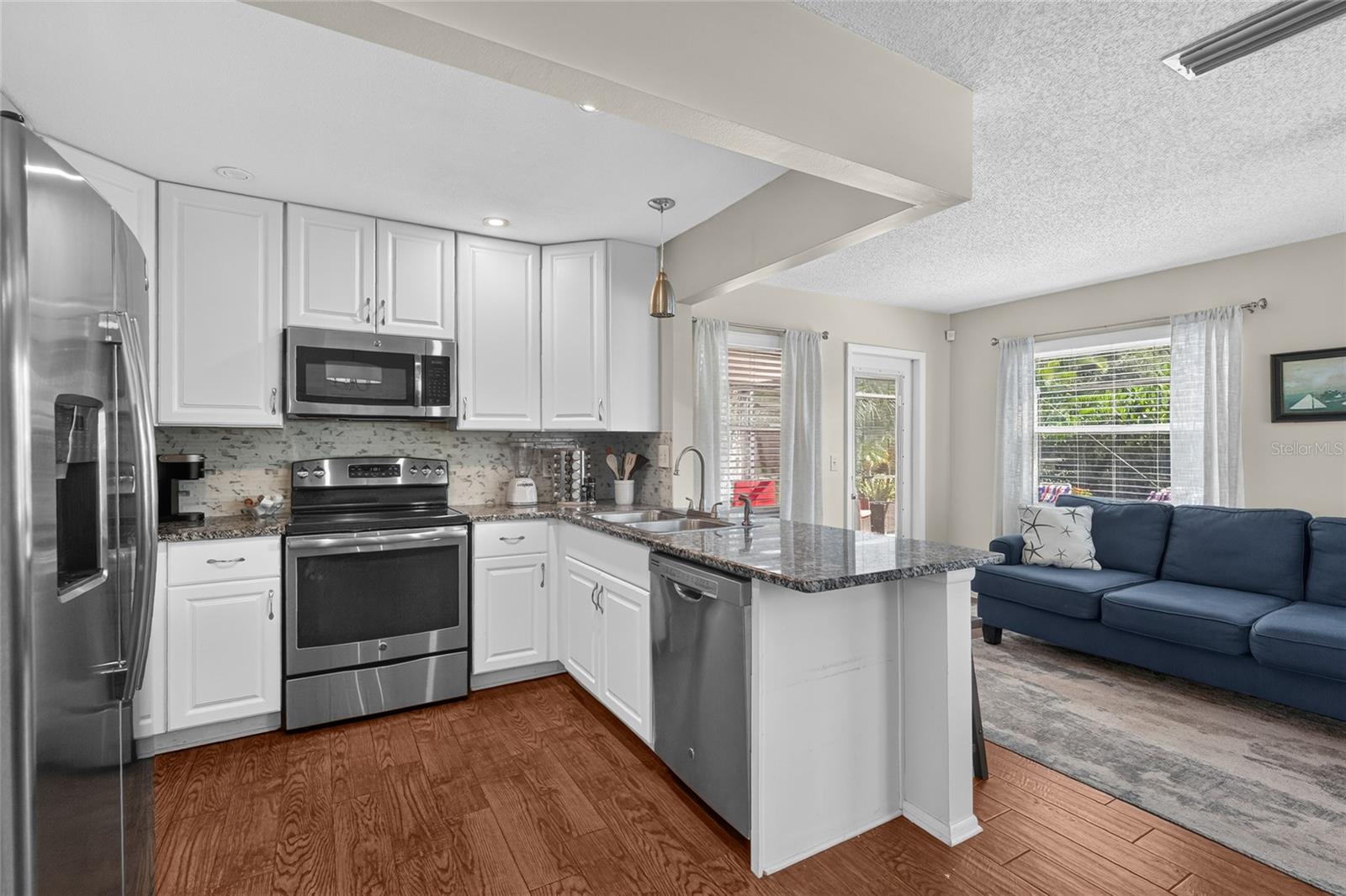 4215 PANDORA RD — photo 8