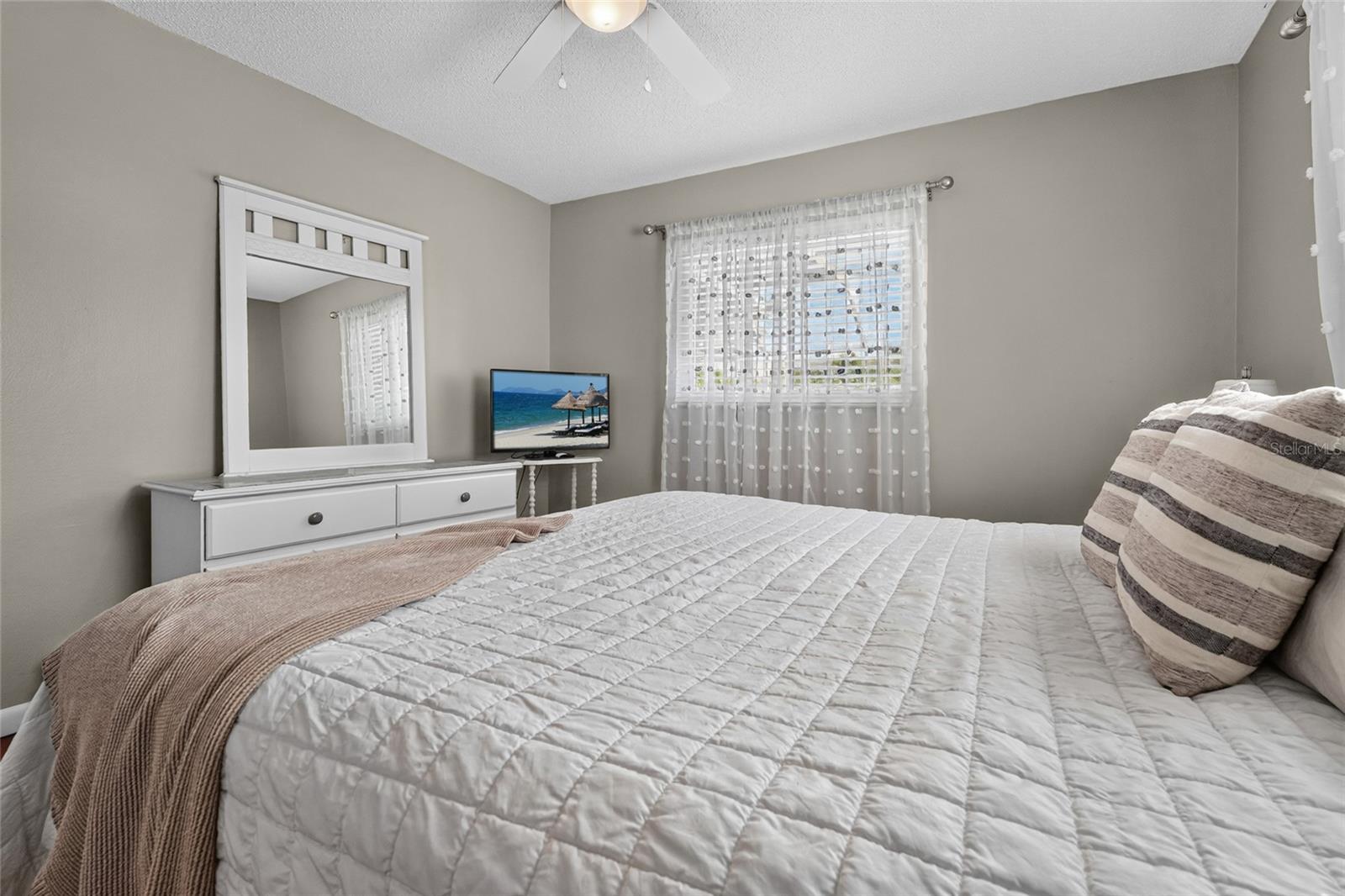 4215 PANDORA RD — photo 26