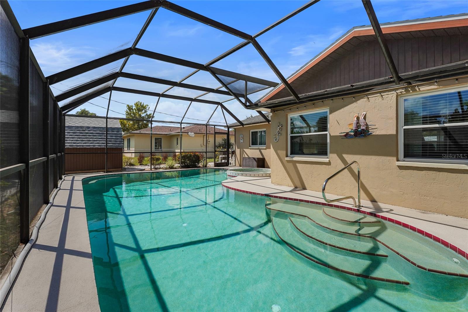 4215 PANDORA RD — photo 40