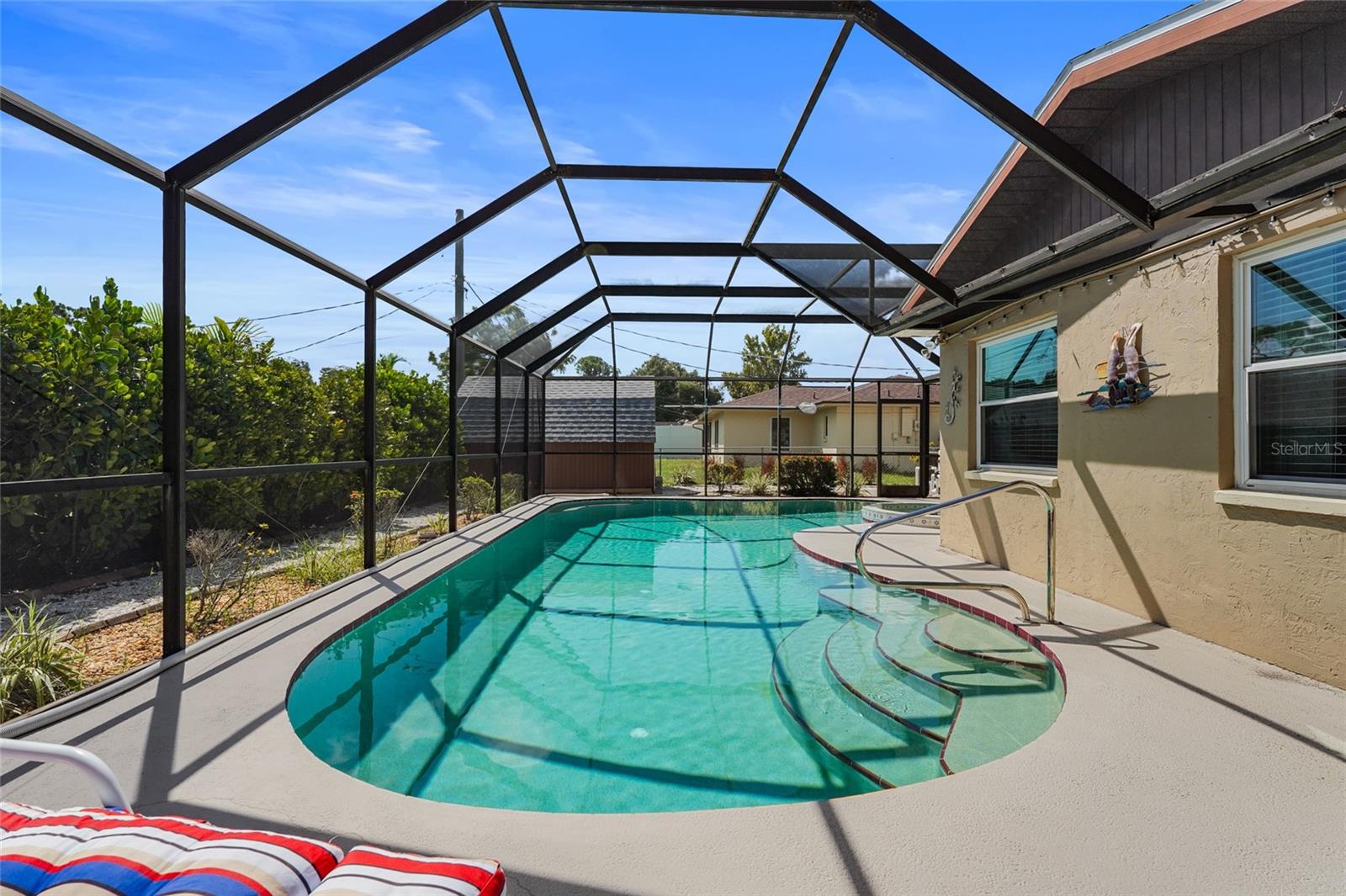 4215 PANDORA RD — photo 38