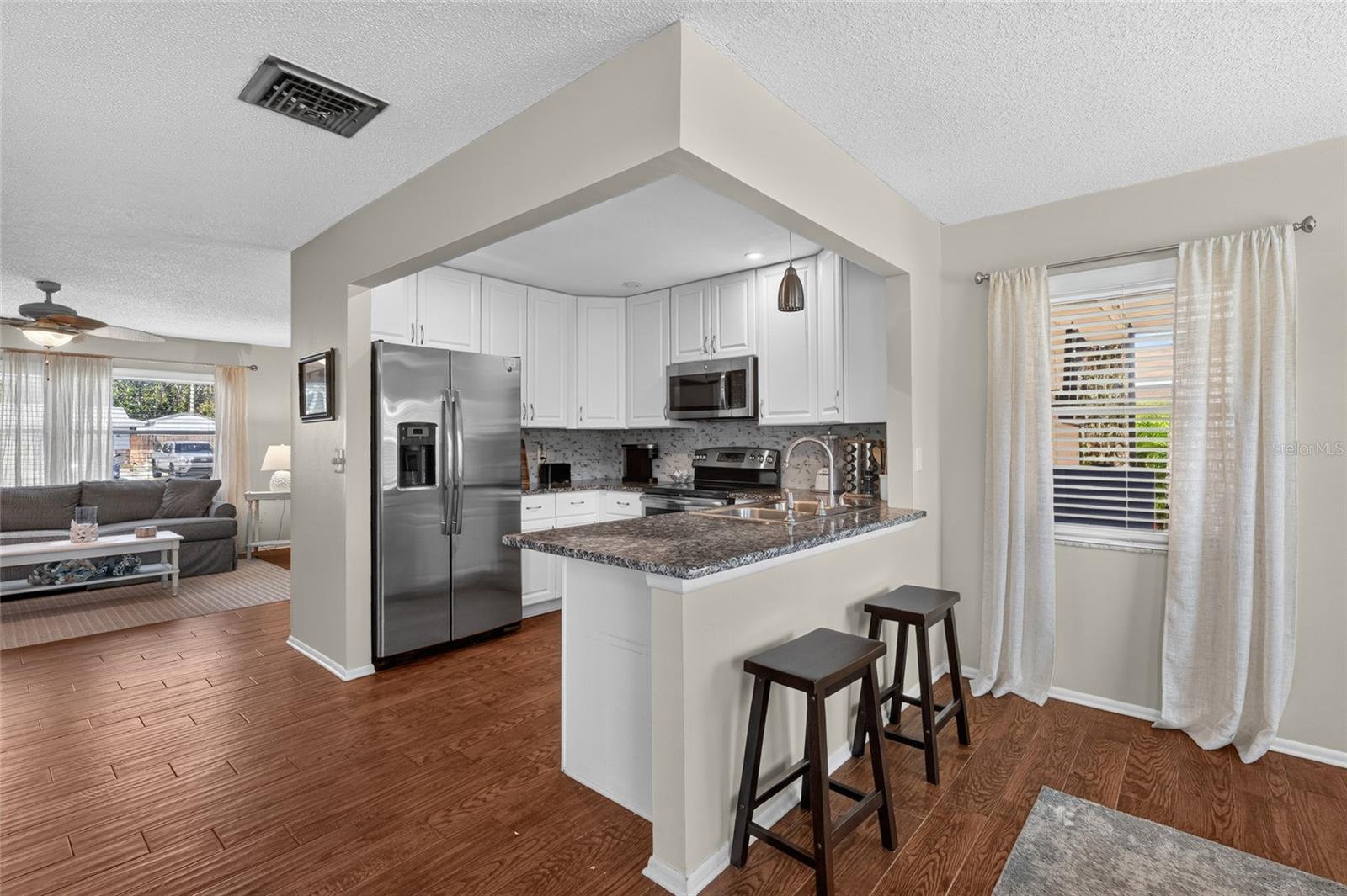 4215 PANDORA RD — photo 9