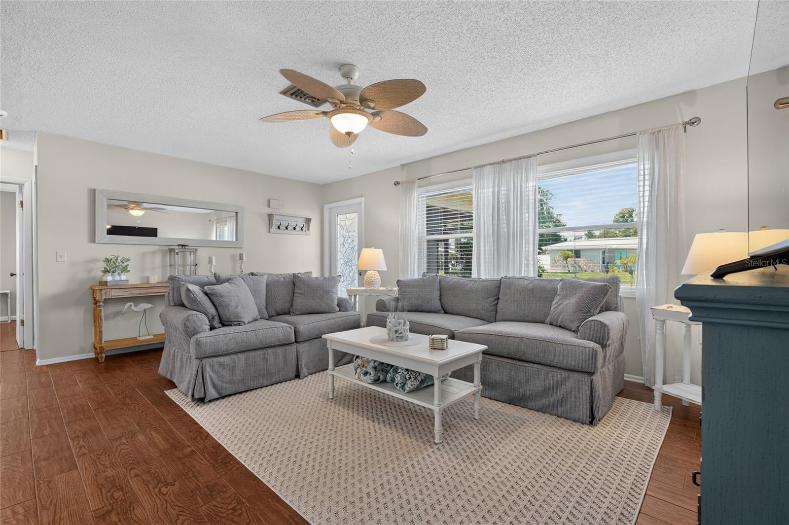 4215 PANDORA RD — photo 4