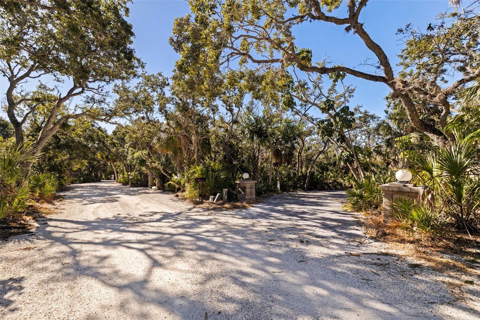 2000 BAYVIEW DR — photo 49