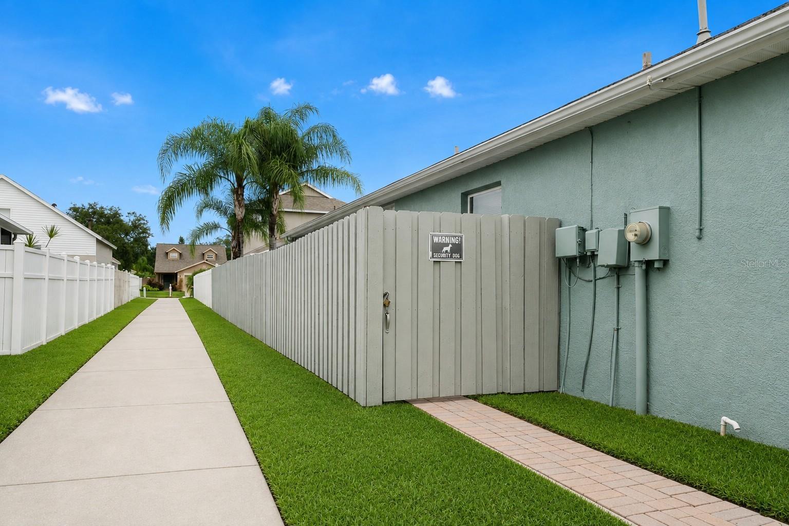 8620 PERSEA CT — photo 4