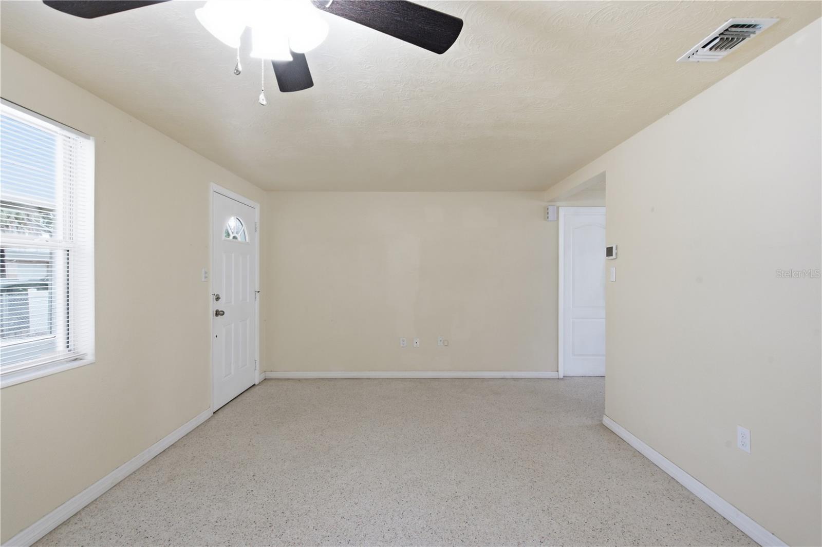 2122 HOLIDAY DRIVE — photo 10