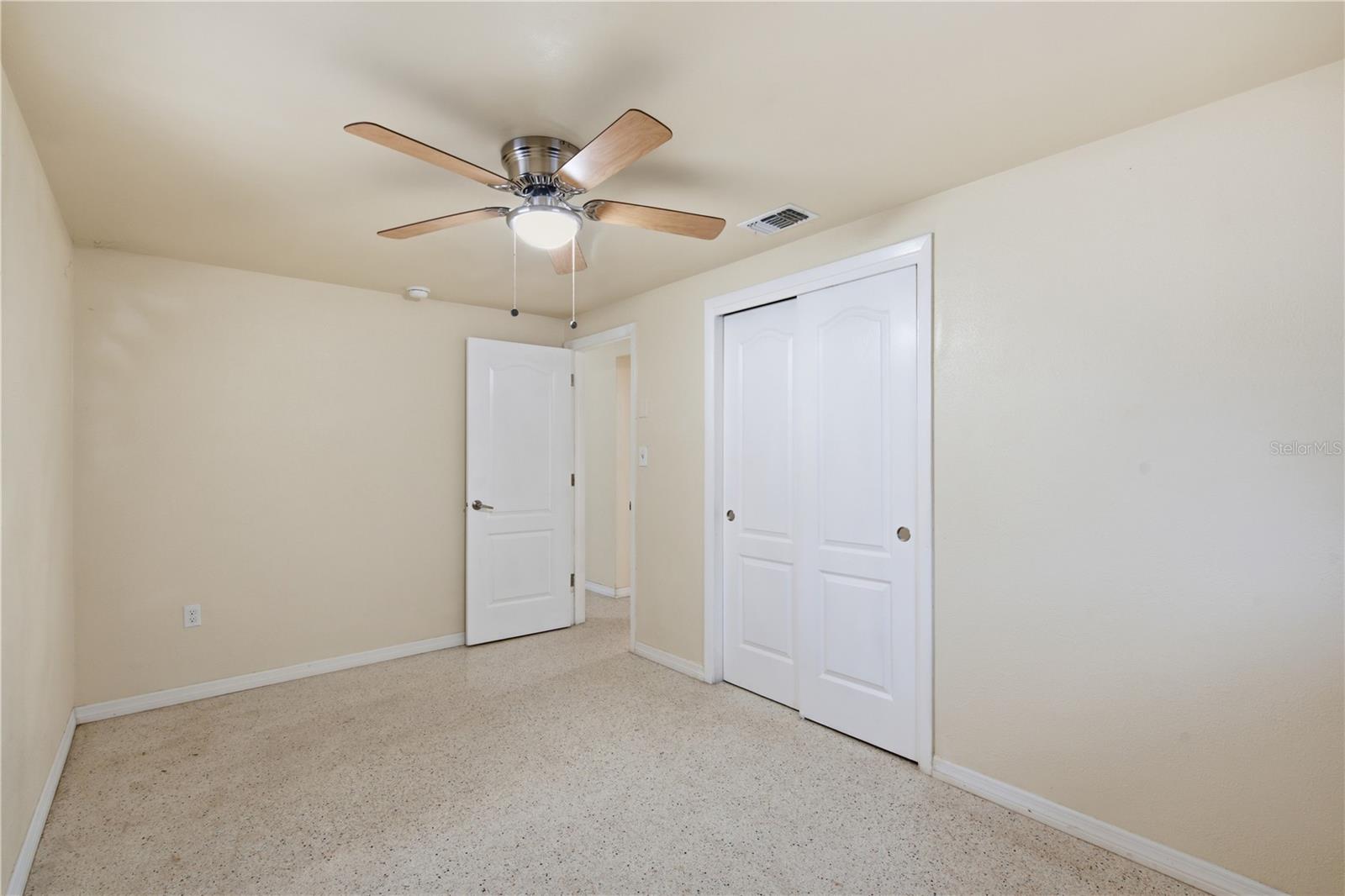 2122 HOLIDAY DRIVE — photo 14