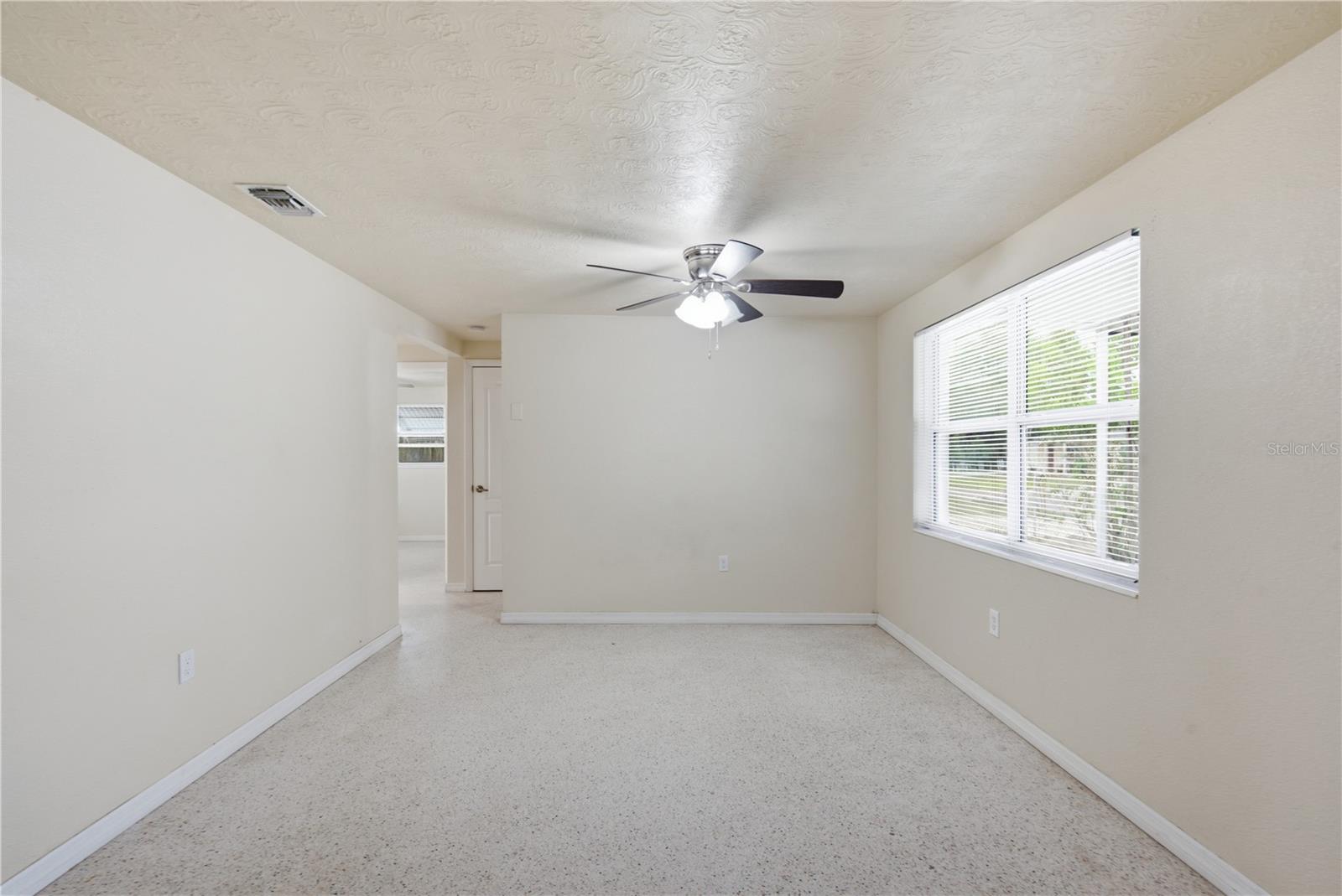 2122 HOLIDAY DRIVE — photo 11