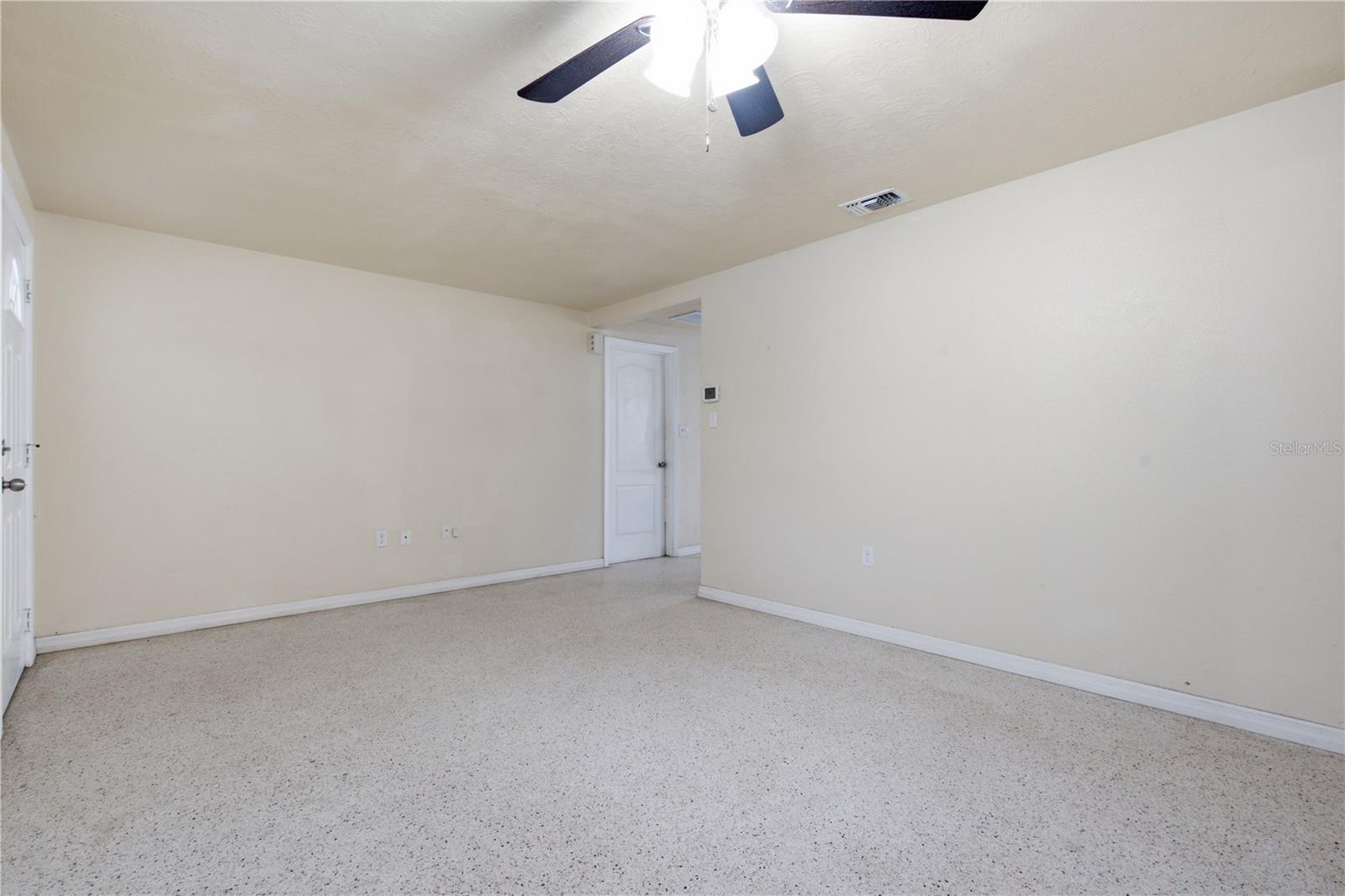 2122 HOLIDAY DRIVE — photo 8