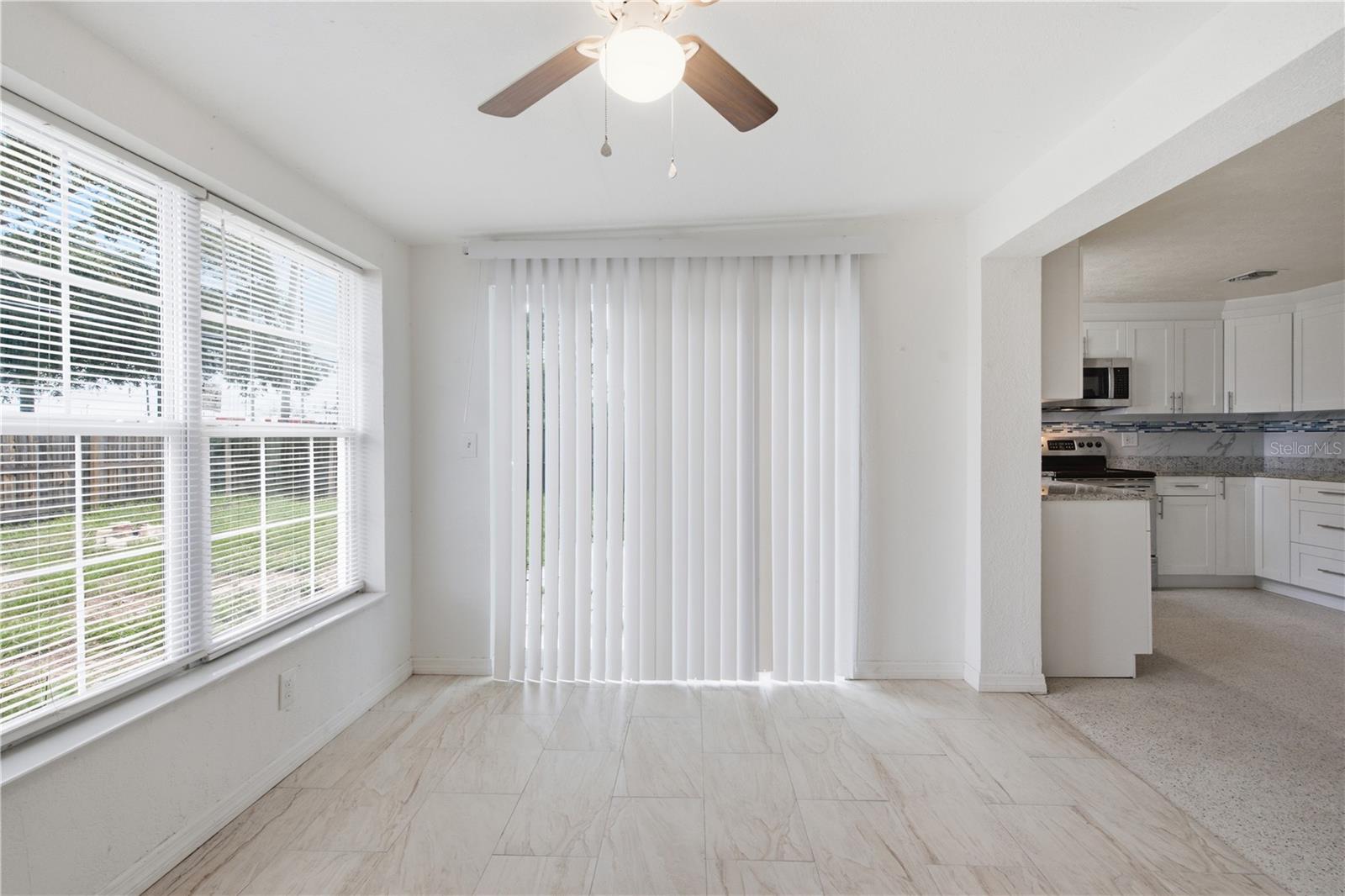 2122 HOLIDAY DRIVE — photo 23