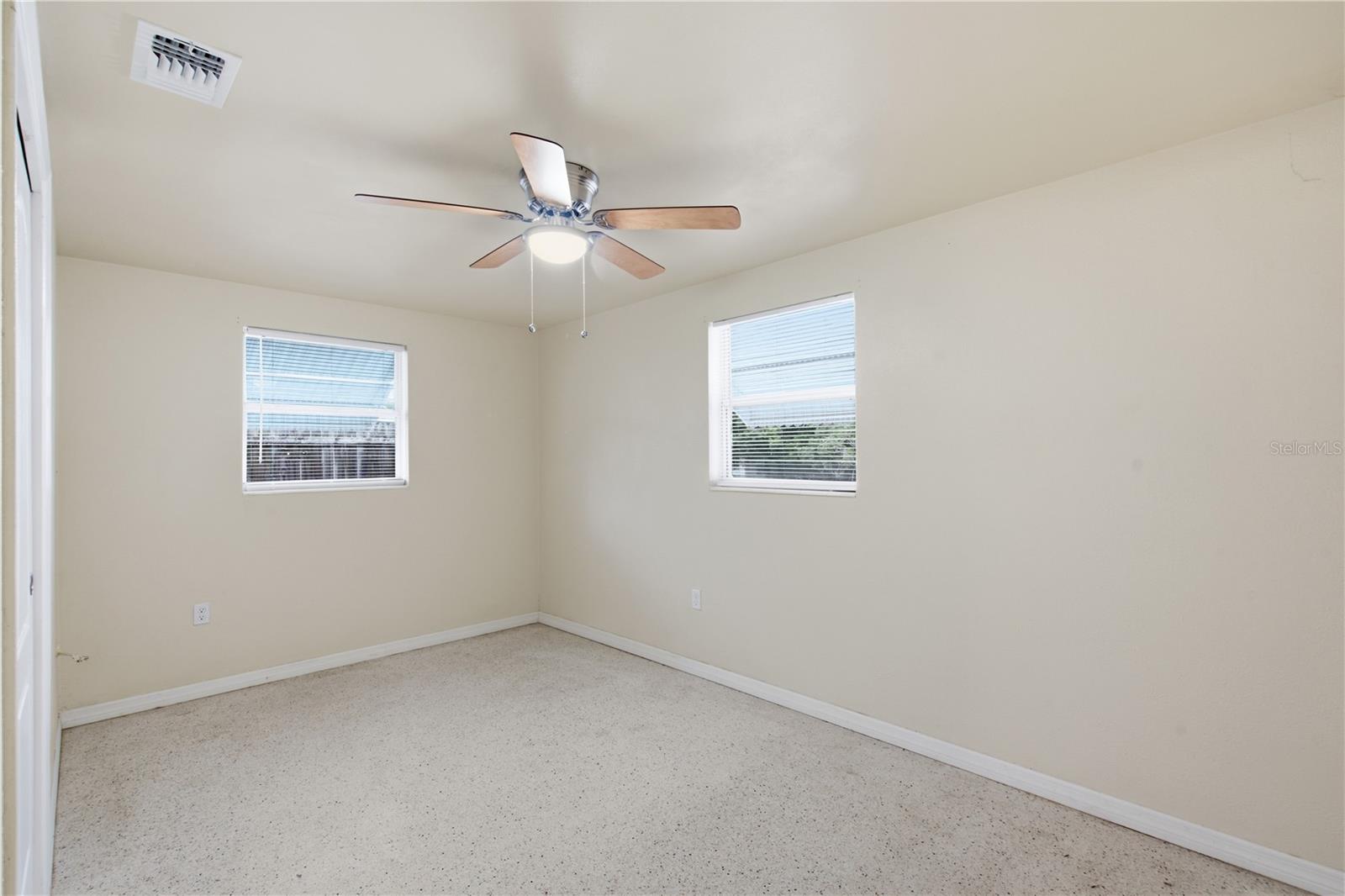 2122 HOLIDAY DRIVE — photo 13