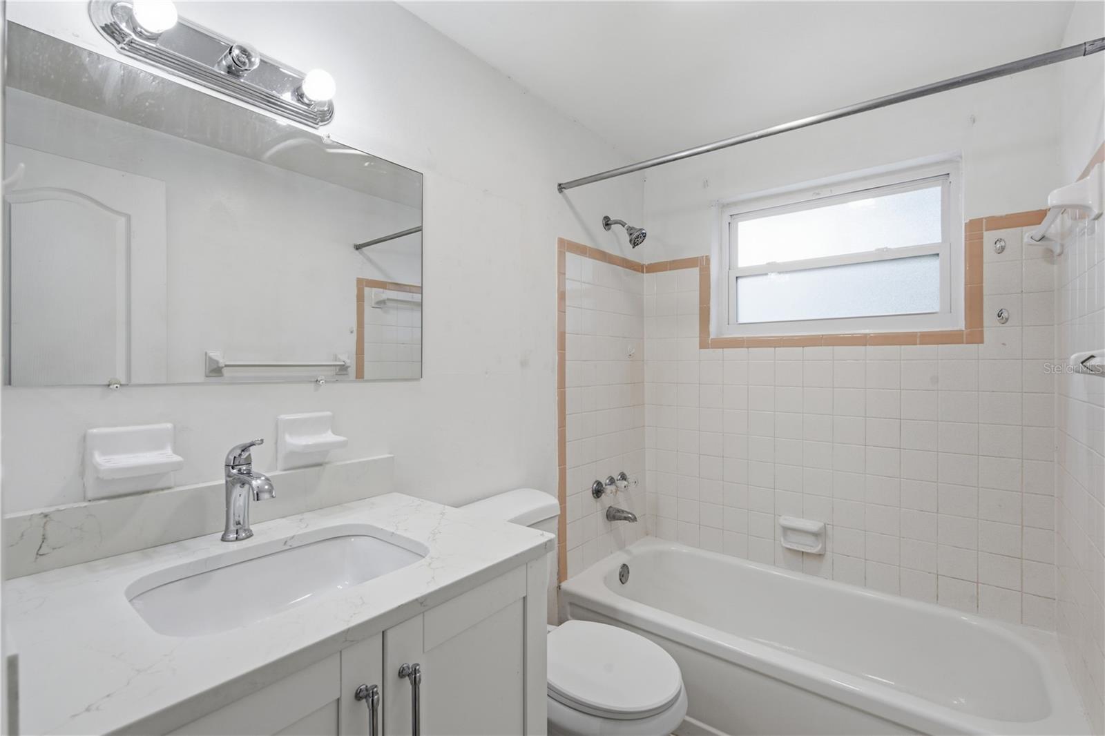2122 HOLIDAY DRIVE — photo 15