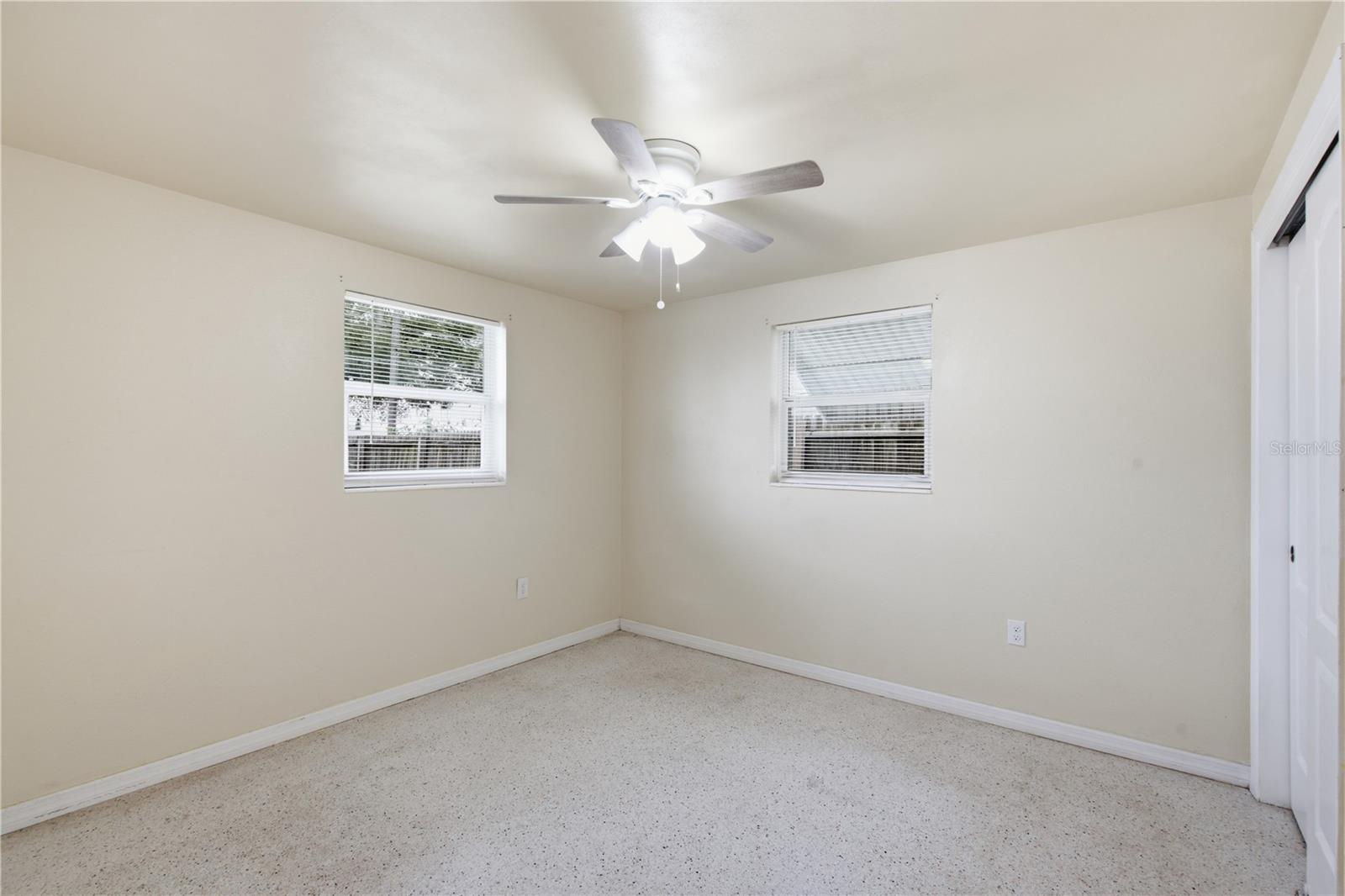 2122 HOLIDAY DRIVE — photo 16