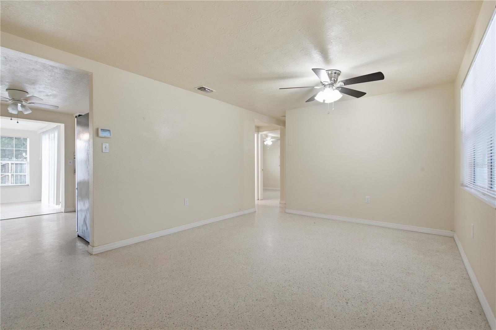 2122 HOLIDAY DRIVE — photo 7
