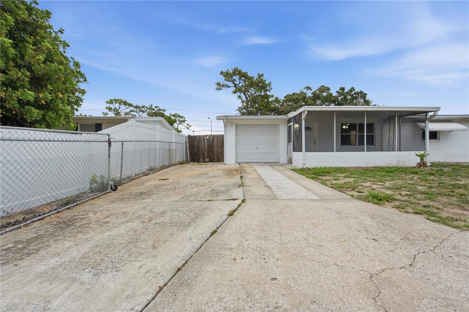 2122 HOLIDAY DRIVE — photo 4