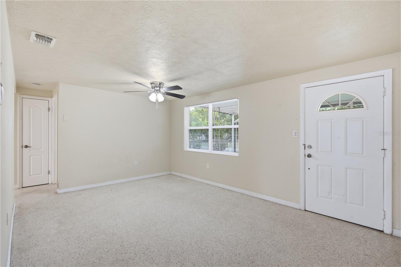 2122 HOLIDAY DRIVE — photo 12