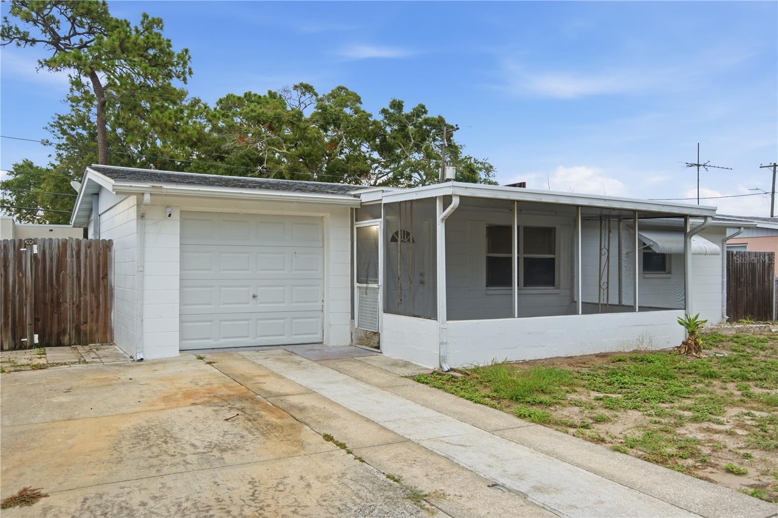 2122 HOLIDAY DRIVE — photo 3