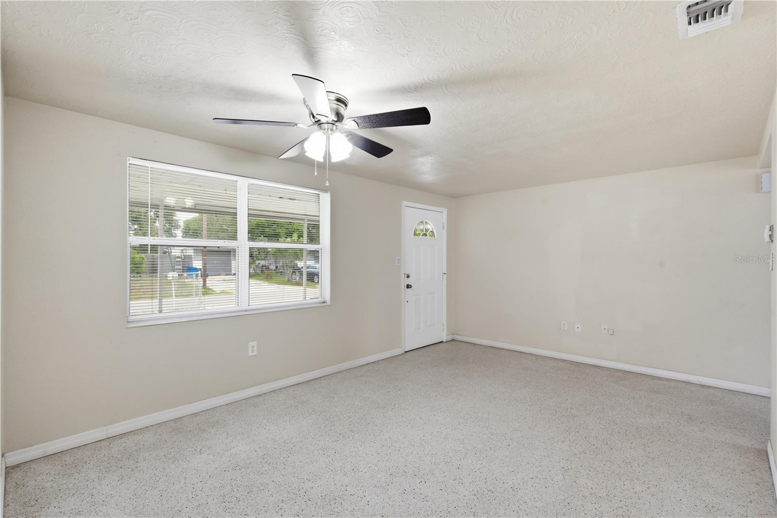 2122 HOLIDAY DRIVE — photo 9