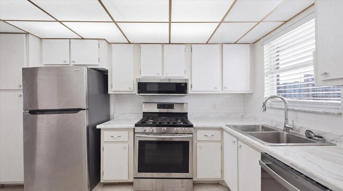 5925 SHORE BLVD S #302 — photo 8